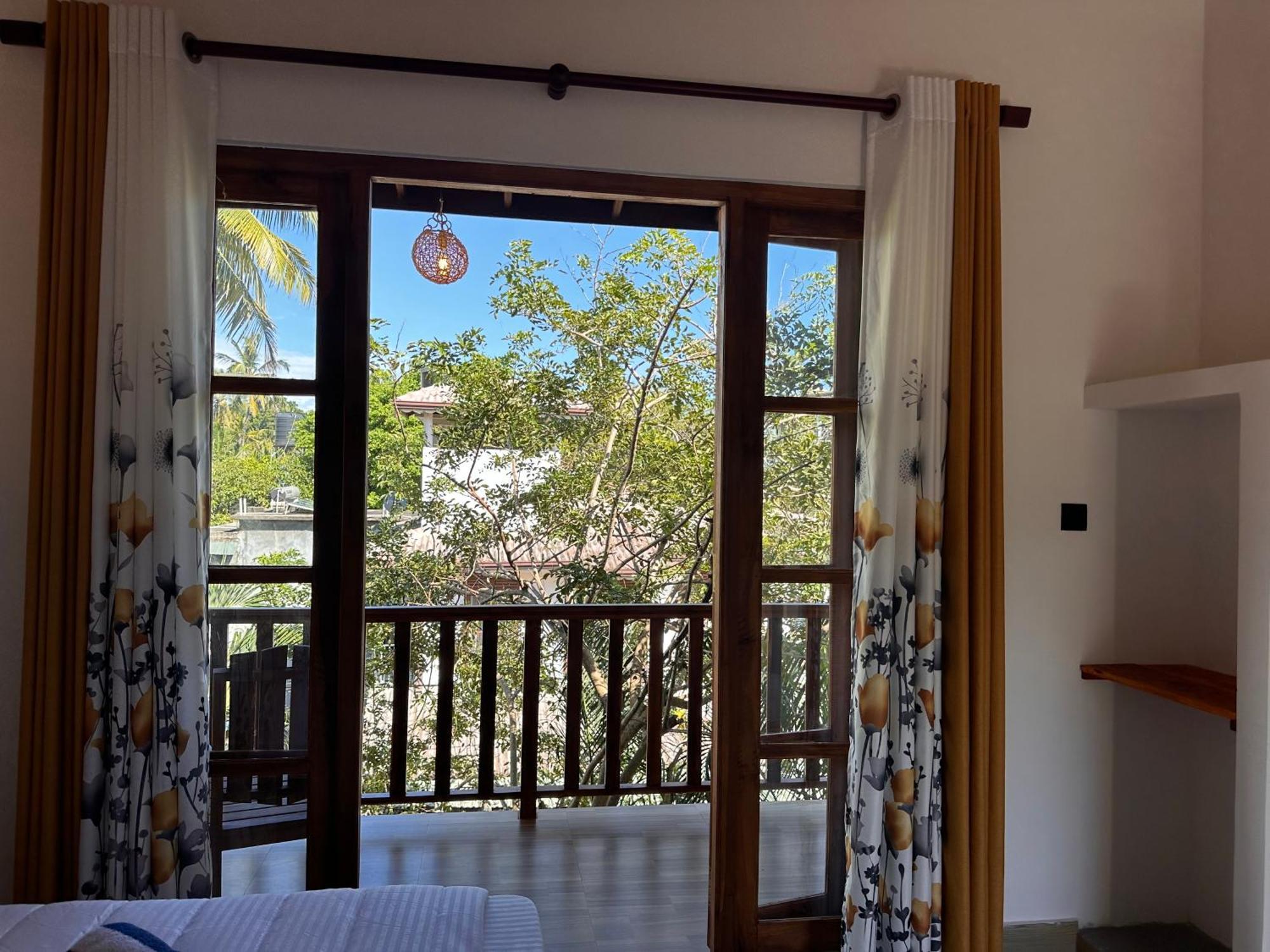 The Point Mirissa Hotel Bagian luar foto