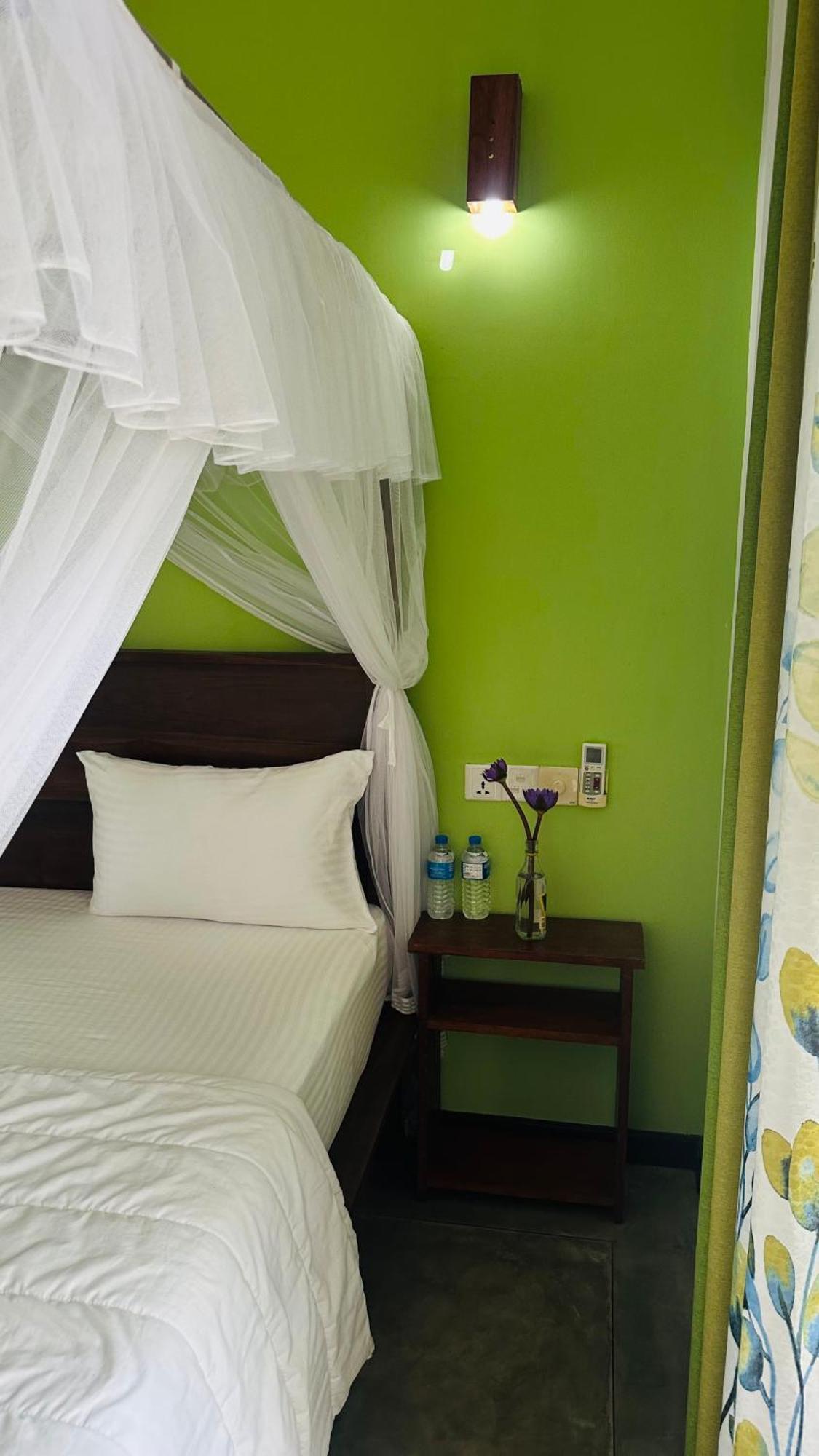 The Point Mirissa Hotel Bagian luar foto