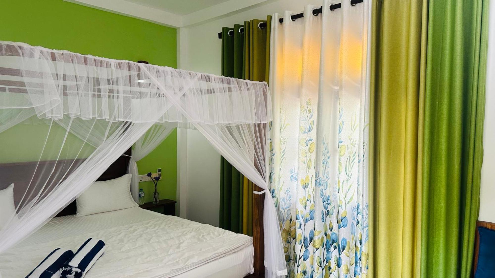 The Point Mirissa Hotel Bagian luar foto